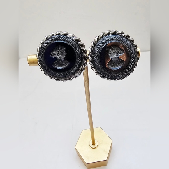 vintage Whiting & Davis black glass cameo clip-on earrings silver-toned Rope